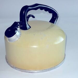 MID CENTURY MODERN MIRRO 2 1/2 Quart Kettle Tea Pot Yellow Enamel Vintage